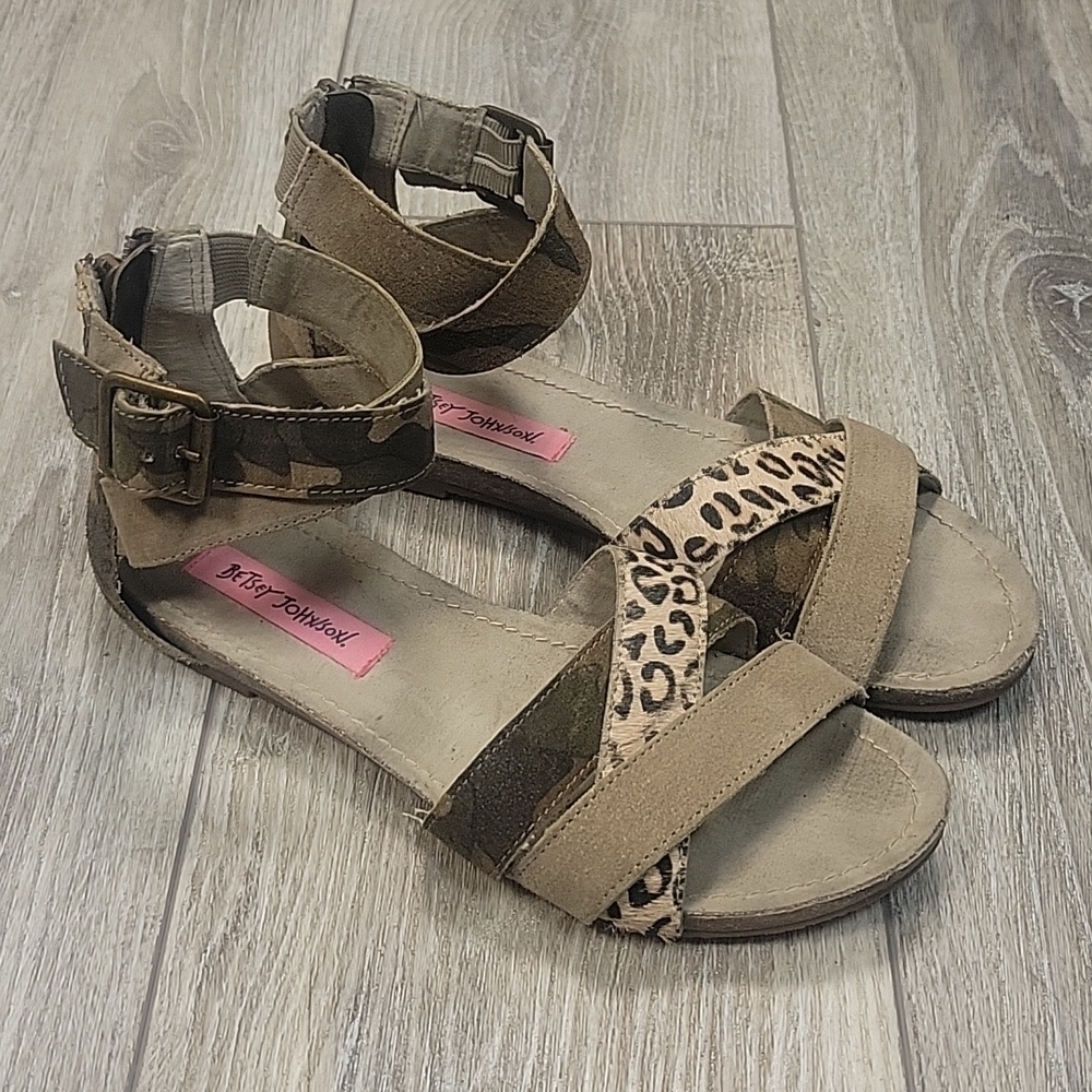 Betsey Johnson Fusion Camo and Cheetah Calf Hair Sandals Size 7 1/2